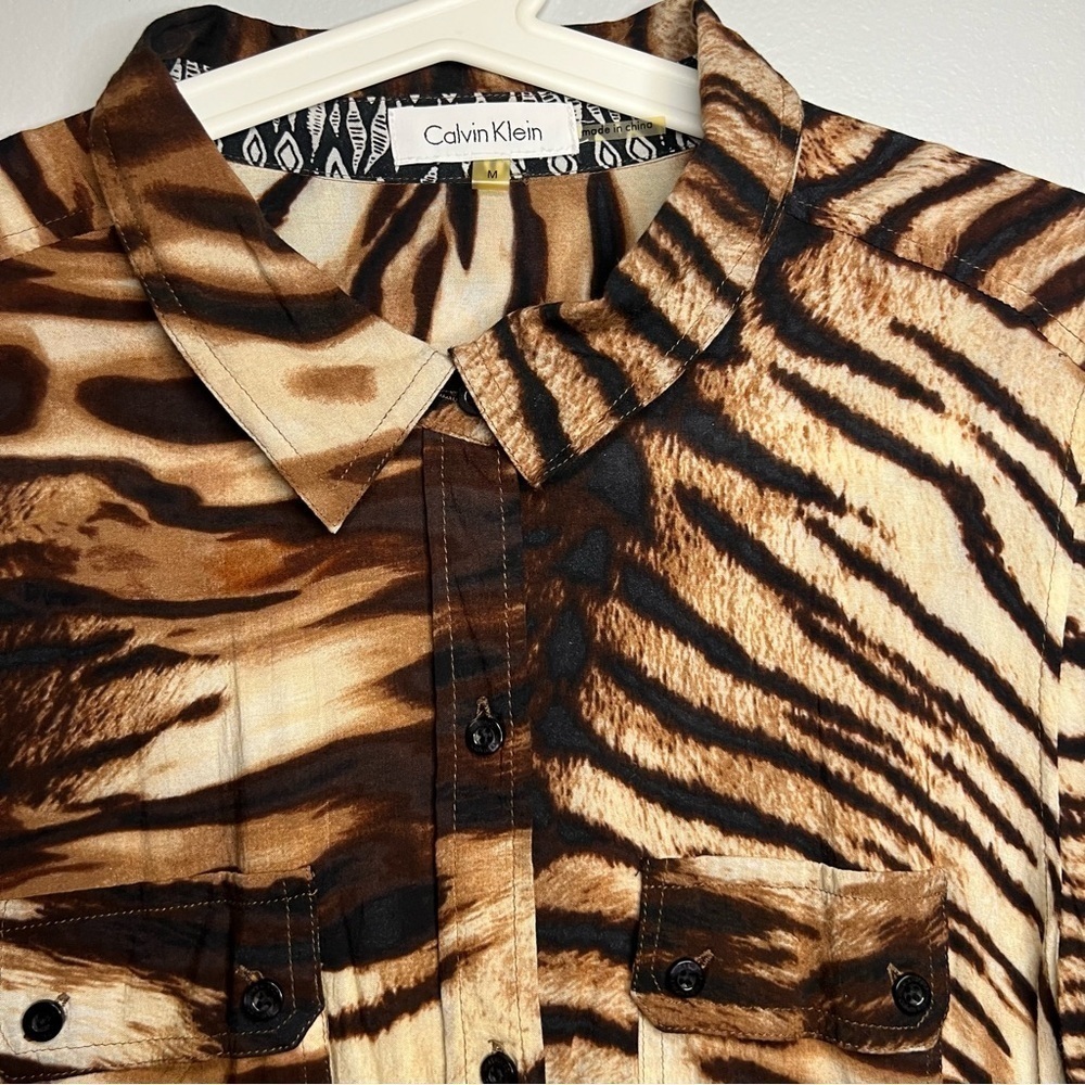 Calvin Klein Size M Leopard print Long Sleeve Front Pockets Button Up Shirt - Picture 3 of 10